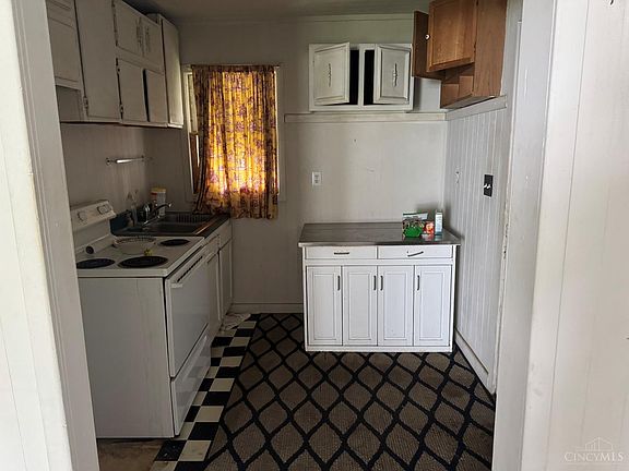 4th image of 335 Hudson Ave