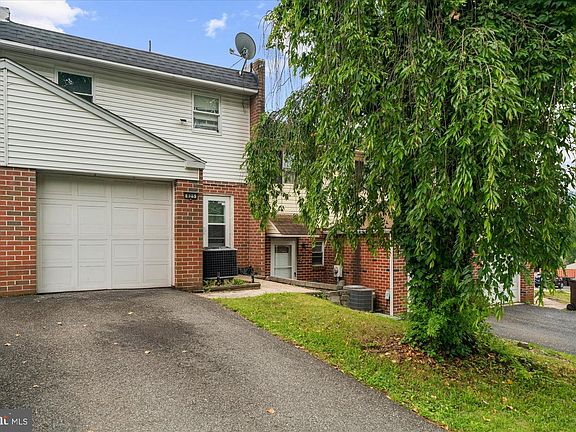2nd image of 825 Woodchuck Ln