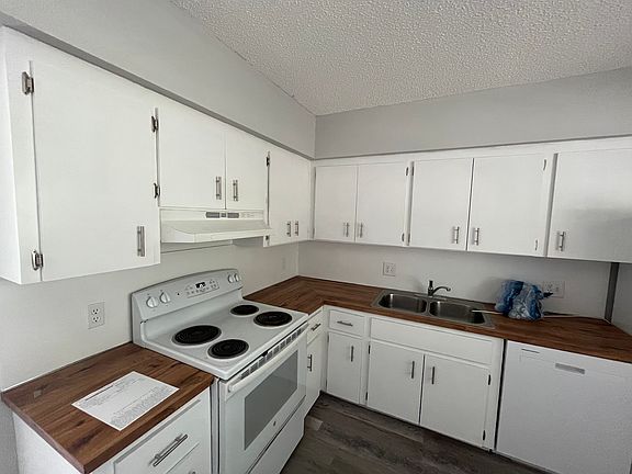 2nd image of 39 SE 15th St #2