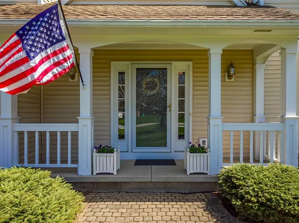 2 Brackley Cir, Fairport, NY 14450