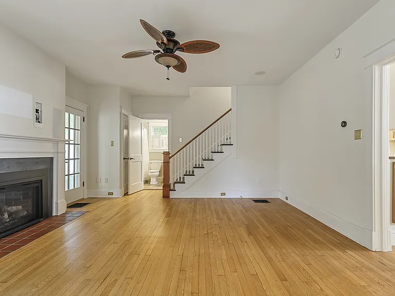 19 Elm Ter — Photo 2