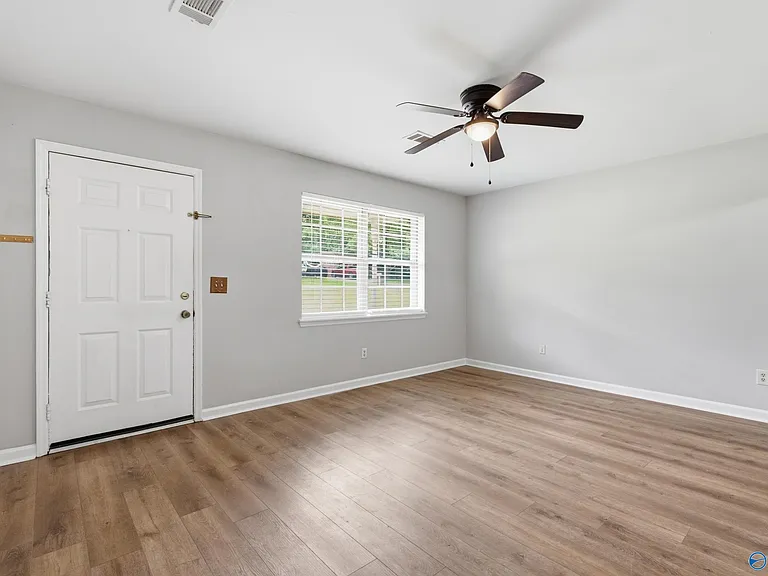 102 Greenwood Cir — Photo 4