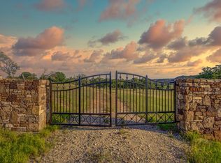 451 Achtzehn Rd, Fredericksburg, TX 78624