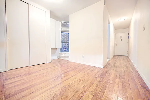 Rented by Urbane Brokerage | media 18