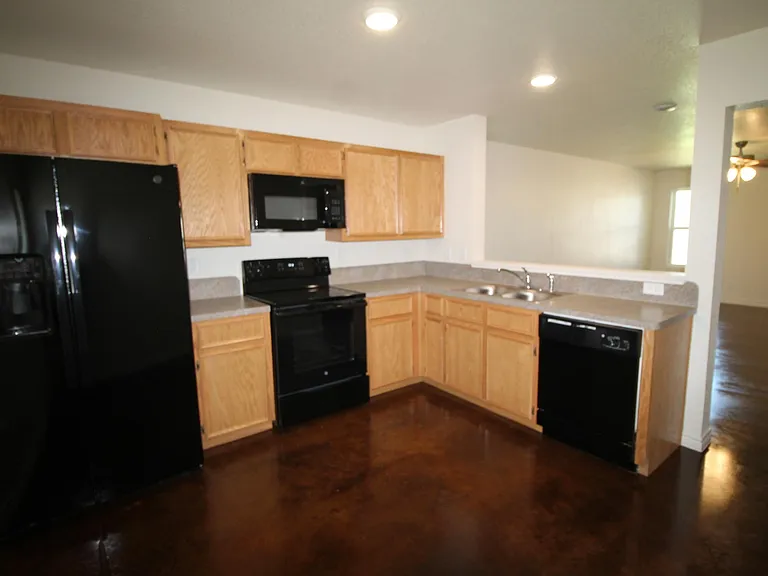 105 N Love Ave #B — Photo 5