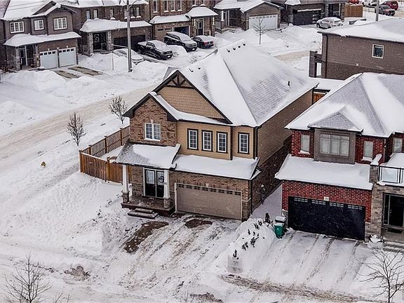 4th image of 82 Castlebay St