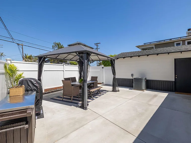 1326 Corona St — Photo 13