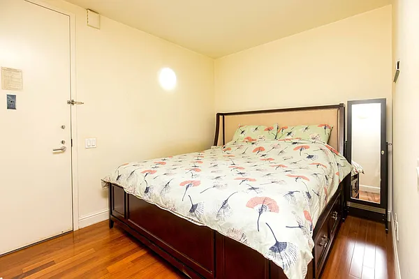 Rented by E Realty International Corp | media 4