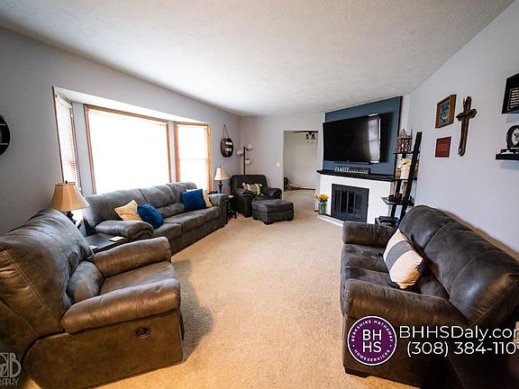 3rd image of 1711 Coventry Ln
