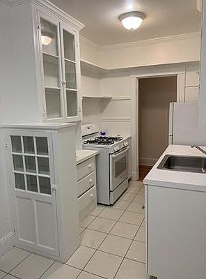 2nd image of 21 Chauncy St APT 18