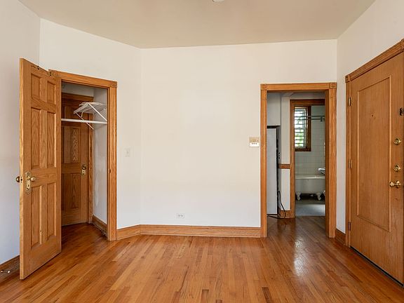 4th image of 4352 N Winchester Ave #4346-3E