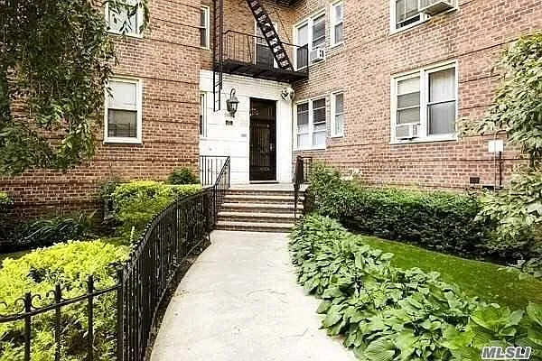 Sold by EZ Sell Realty | media 5