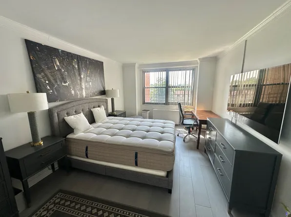 61-20 Grand Cent Parkway image 7 of 14