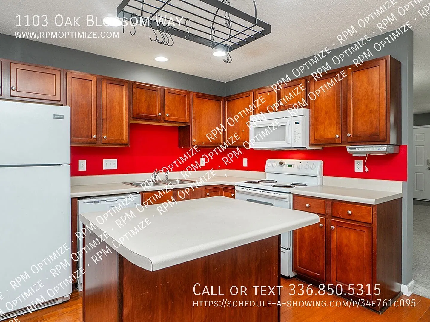 Spacious Townhome with 2 Primary Bedroom Ensuites and Large Back Patio- Great Location — Photo 3