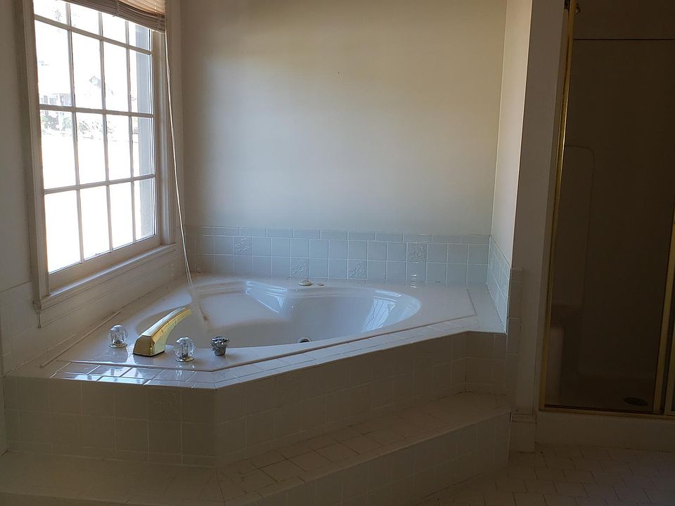 1st image of 645 Clubland Cir SE
