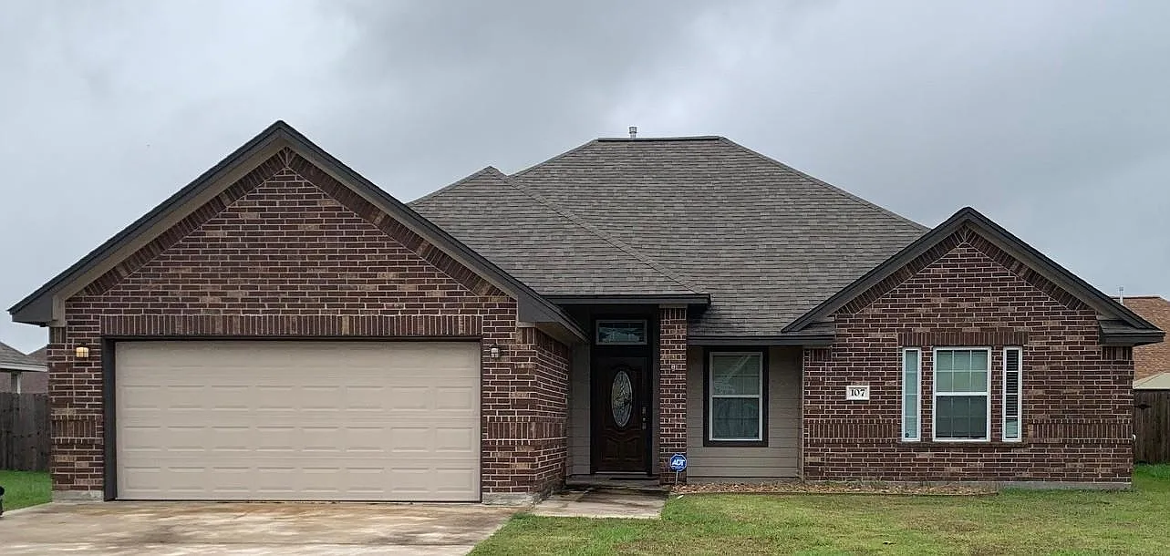 3 bed, 2.0 bath, 1816 sqft, $2,350 — Photo 1