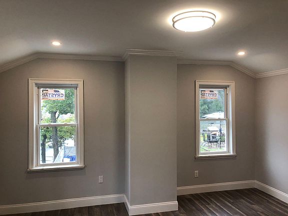 5th image of 327 Van Duzer St Floor 2