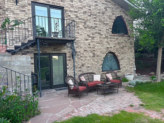 4th image of 13 Grassland Ridge Ct