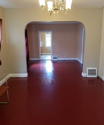 5th image of 1015 Massena Ave