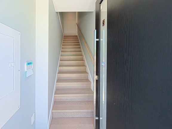 3rd image of 2557 King Edward Ave W #2