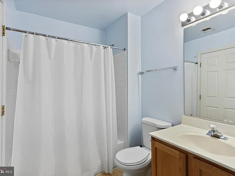 570 Eisenhower Dr — Photo 9