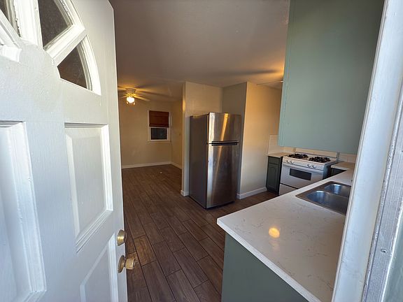 5th image of 146 1/2 E Platt St