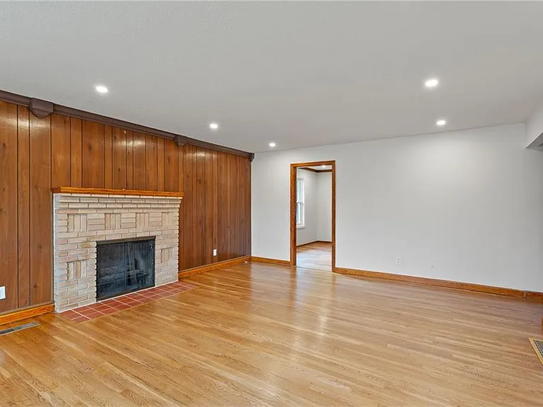 798 Bank St SE — Photo 3