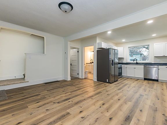 5th image of 1426 Eckart St