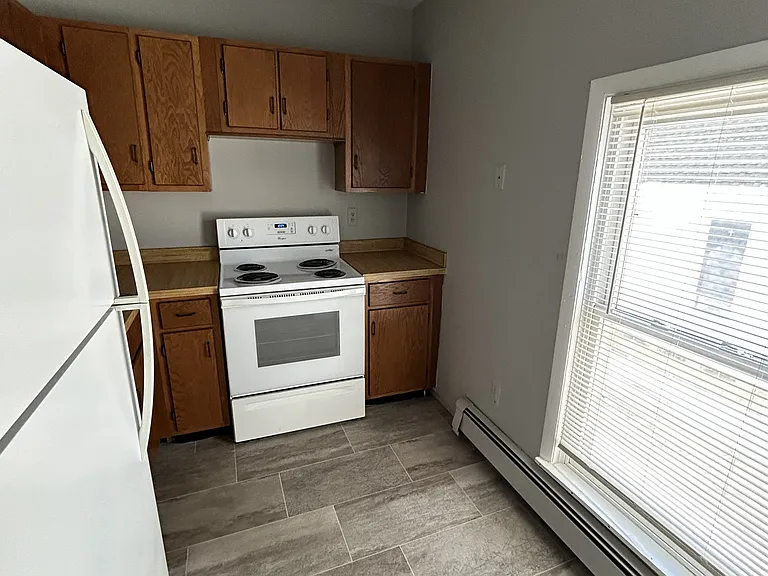 205 E Maple St #4 — Photo 3