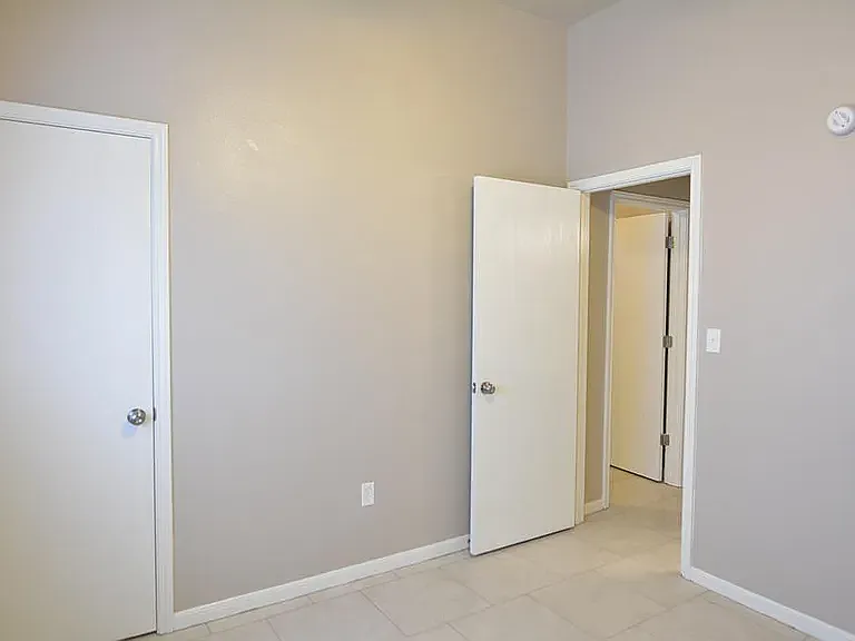 2717 Greenbriar Ct — Photo 14