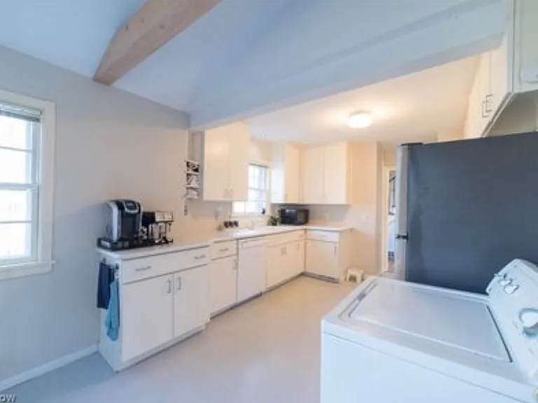2402 Overlook Rd — Photo 6