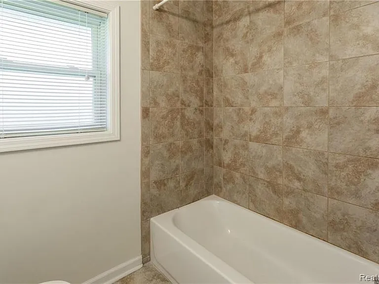 31733 Kathryn St — Photo 17