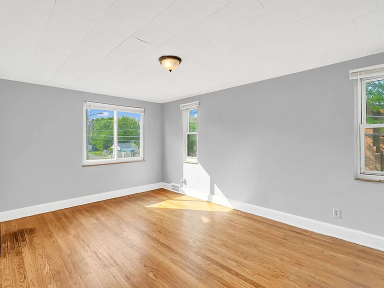 10470 Roxbury St — Photo 19