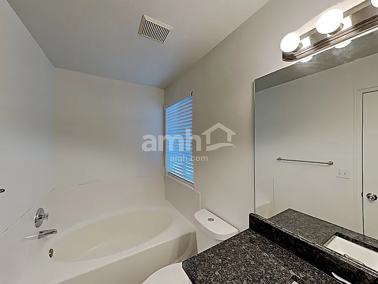 2558 S 75 E — Photo 13