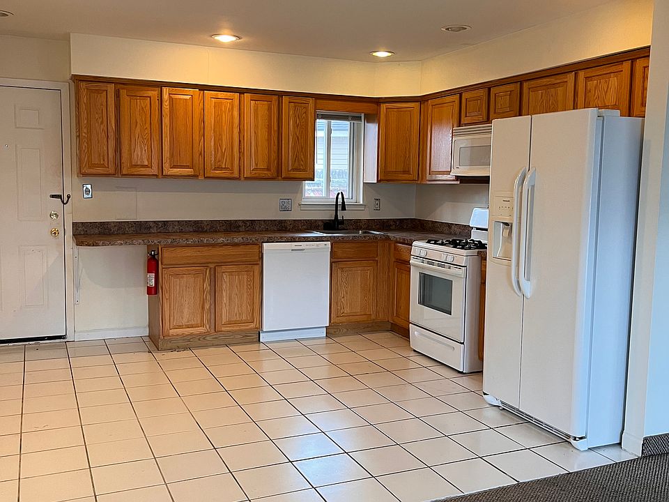 2nd image of 2065 12th St #2065