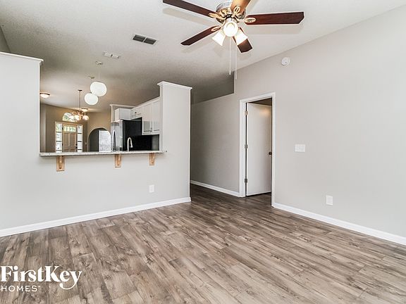 4th image of 605 Birgham Pl