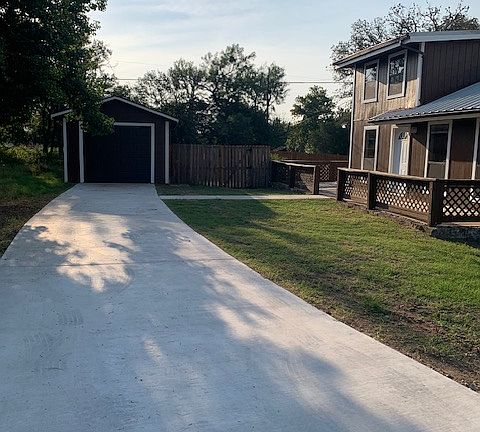 2nd image of 823 Cypress Ln