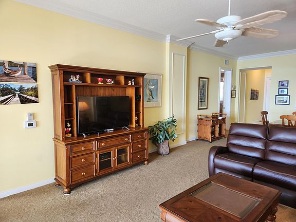 3rd image of 21 Harbour Isle Drive W #202