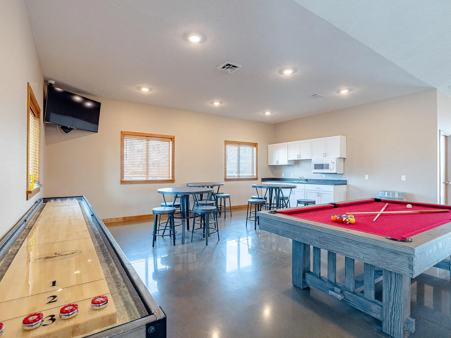 Magic Hills Apartments — Photo 3