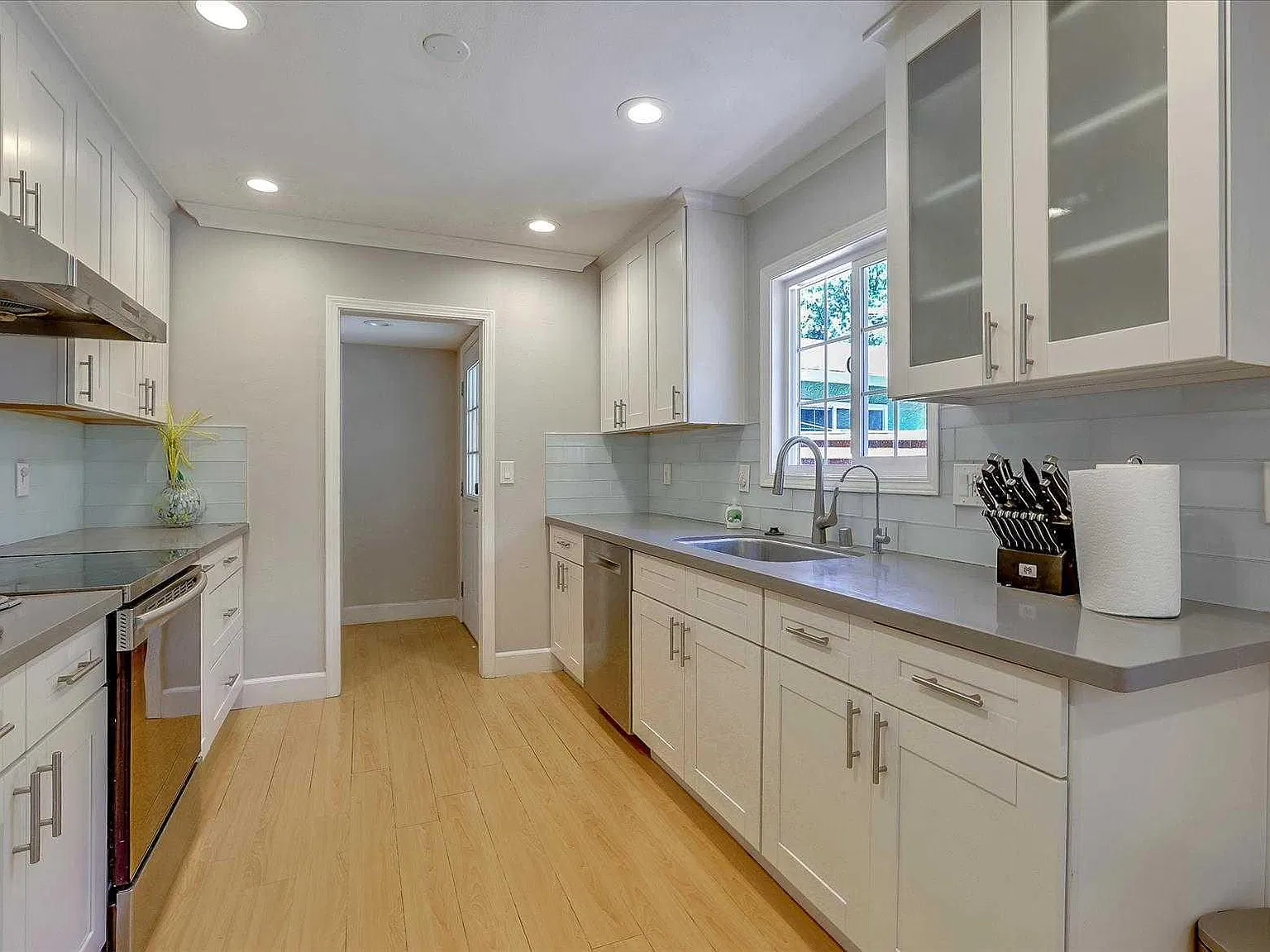 3 bed, 1500 sqft, $7,000 — Photo 4