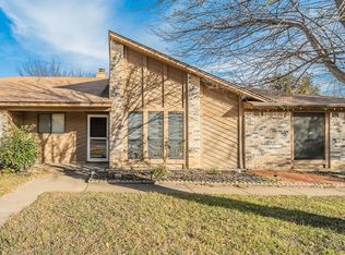 808 Blessing Creek Dr, Euless, TX 76039
