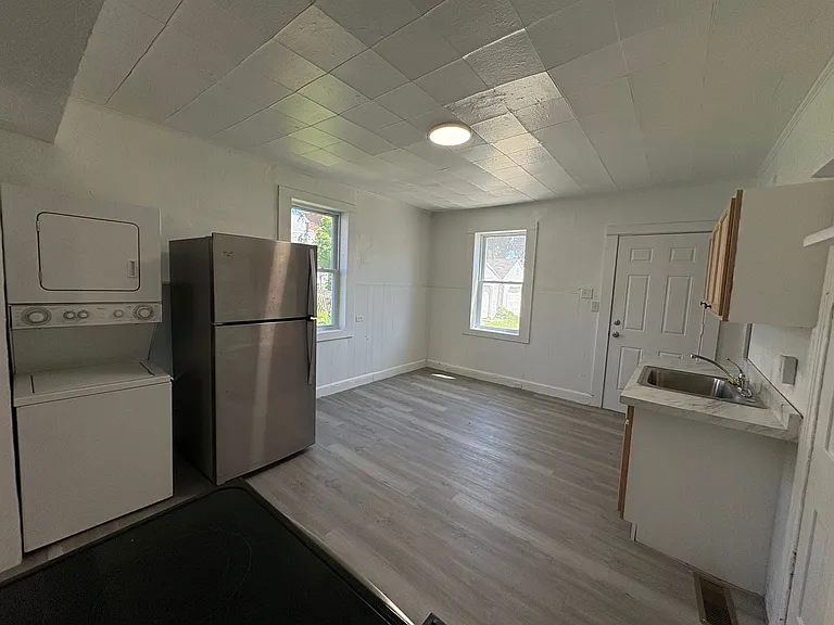 217 S Hartley St — Photo 3