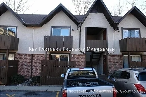 6212 Robinson St #3 Photo 1