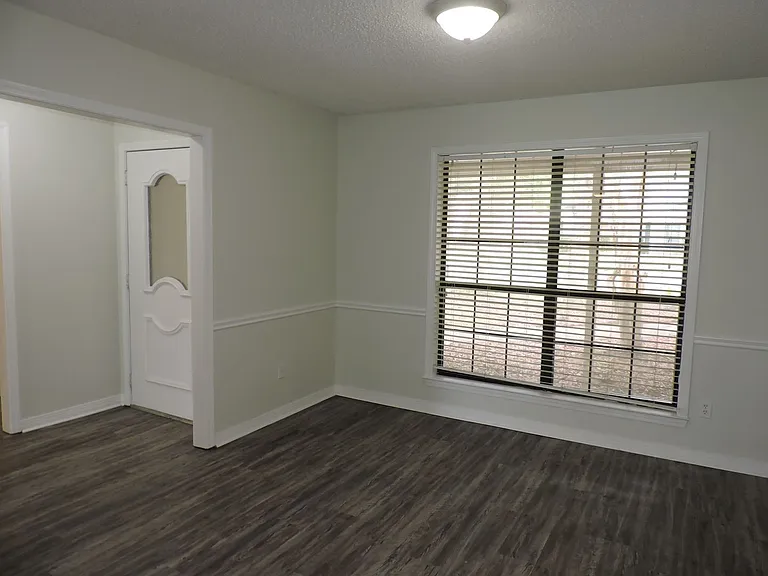 2780 Honeywood Dr — Photo 4