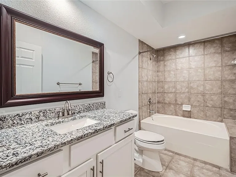 3777 Peachtree Rd #611 — Photo 11