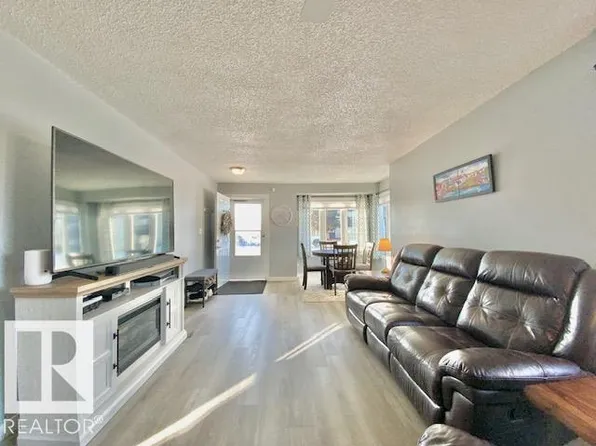 5118 56th Ave, Wetaskiwin, AB T9A 3N5