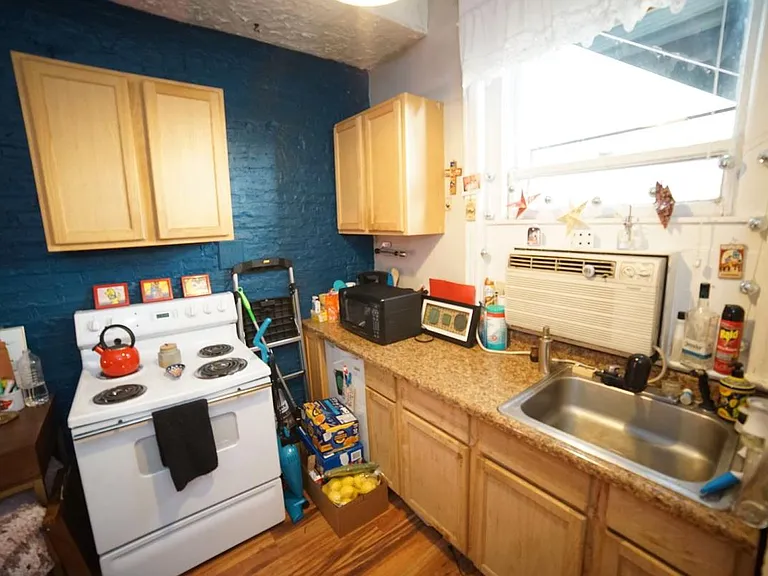 2800 N Pine Grove Ave #8I — Photo 9