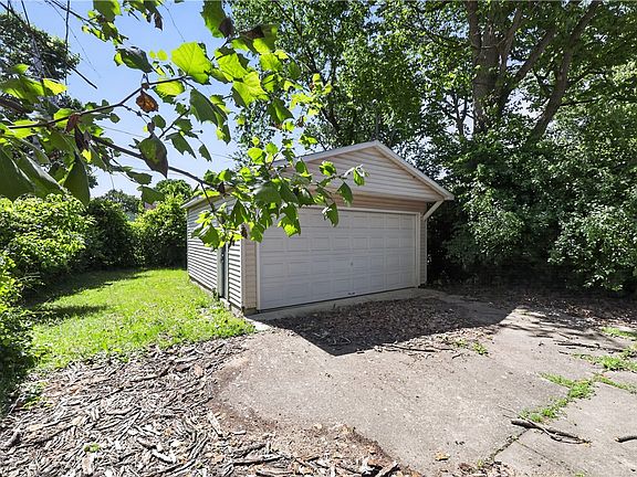 4th image of 1947 Parkhill Dr