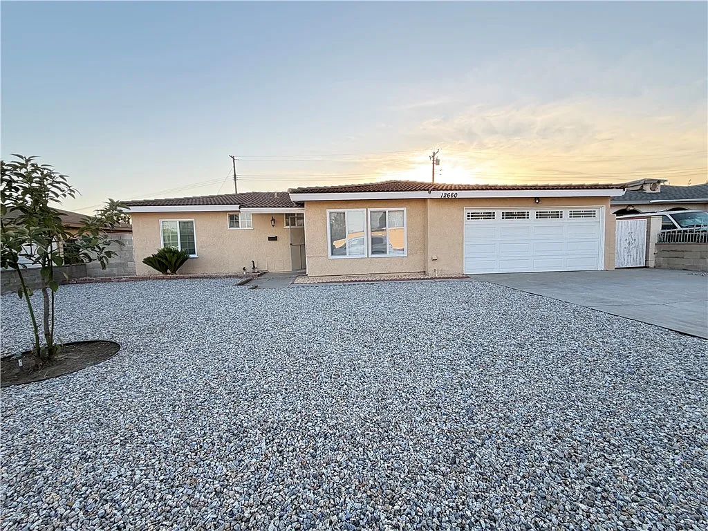3 bed, 1123 sqft, $2,990 — Photo 1