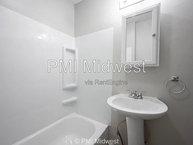 411 W 40th St — Photo 15